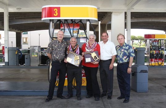 Aloha Petroleum Recognizes Exiting Kahala Shell Owner with Appreciation Event