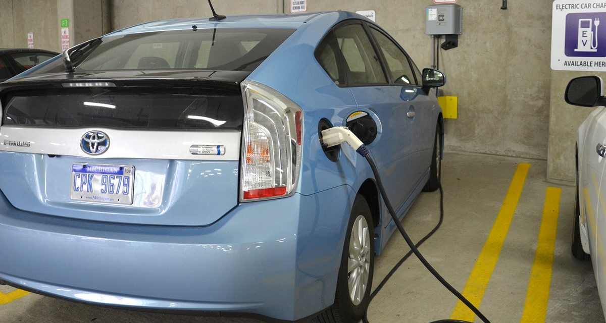 Free Guide Helps Car Buyers Learn More About EVs