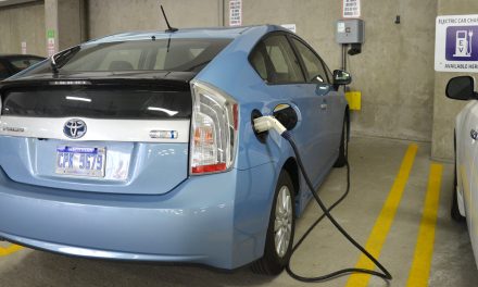Free Guide Helps Car Buyers Learn More About EVs